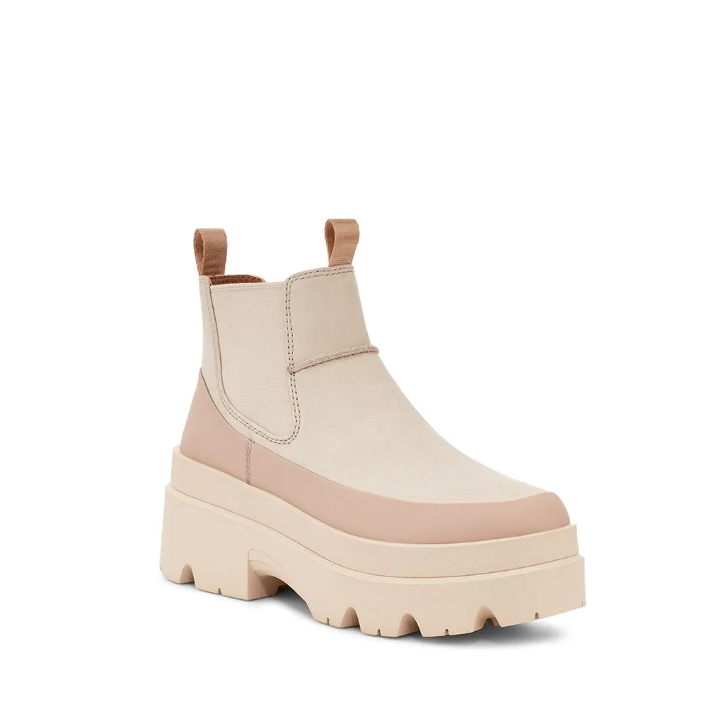 Ugg Women's Brisbane Chelsea in Sea Salt